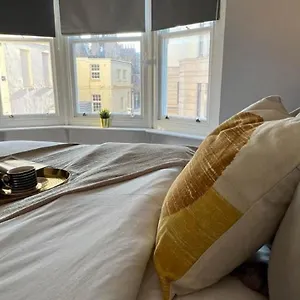  Apartment Three Bedroom Flat Next Lanes I And Shopping Center I Sleep 9